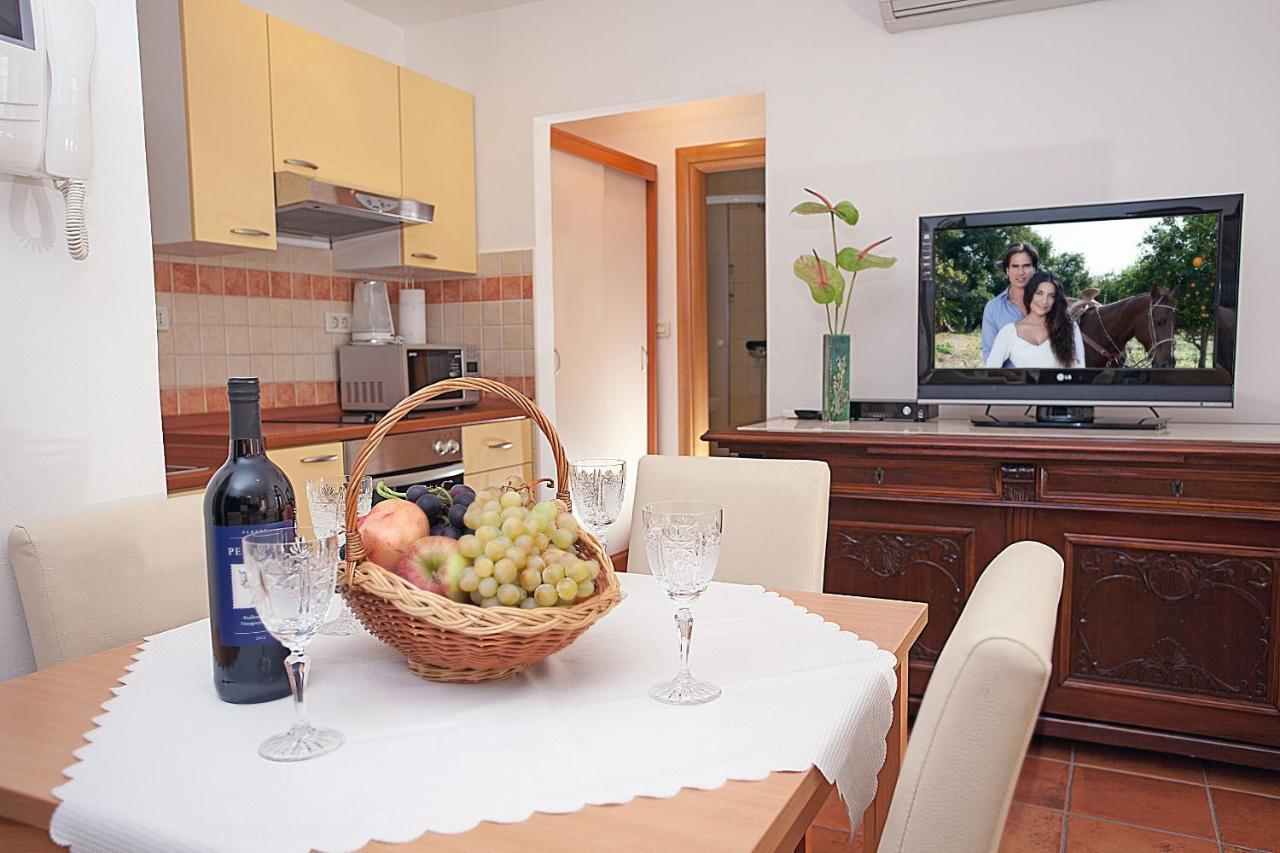Apartments Linda Makarska Kamer foto